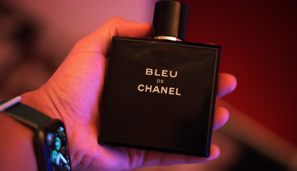 perfume bleu de chanel em destaque