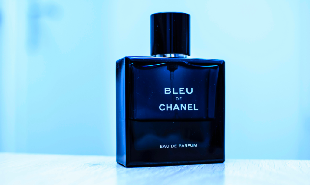 perfume bleu de chanel em destaque
