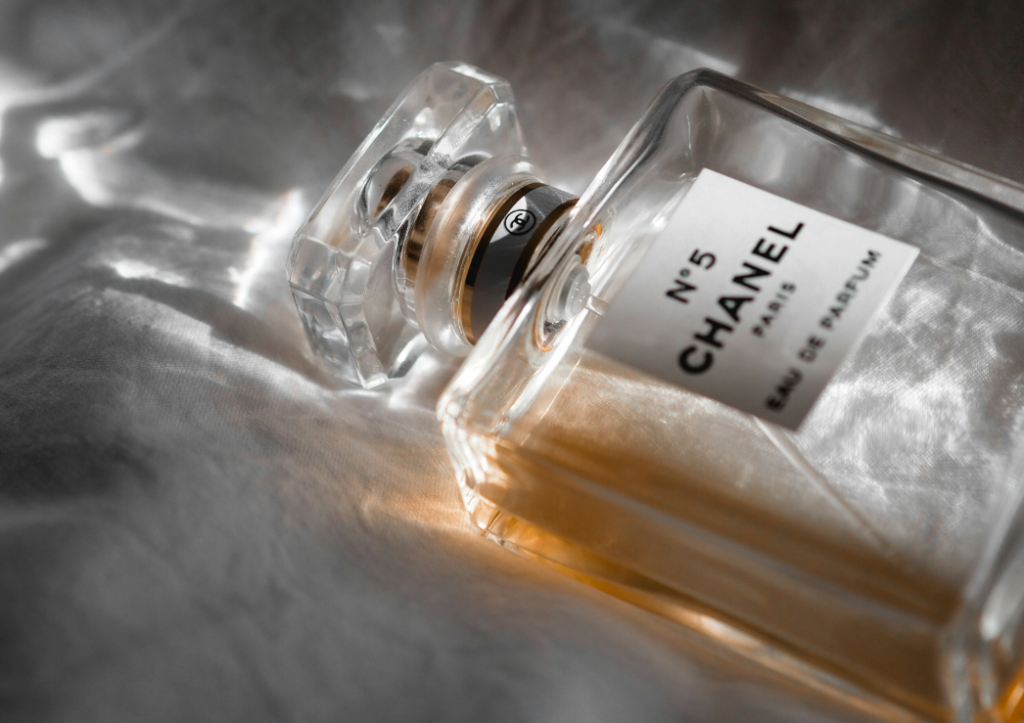 chanel n5 em destaque - perfume e poesia