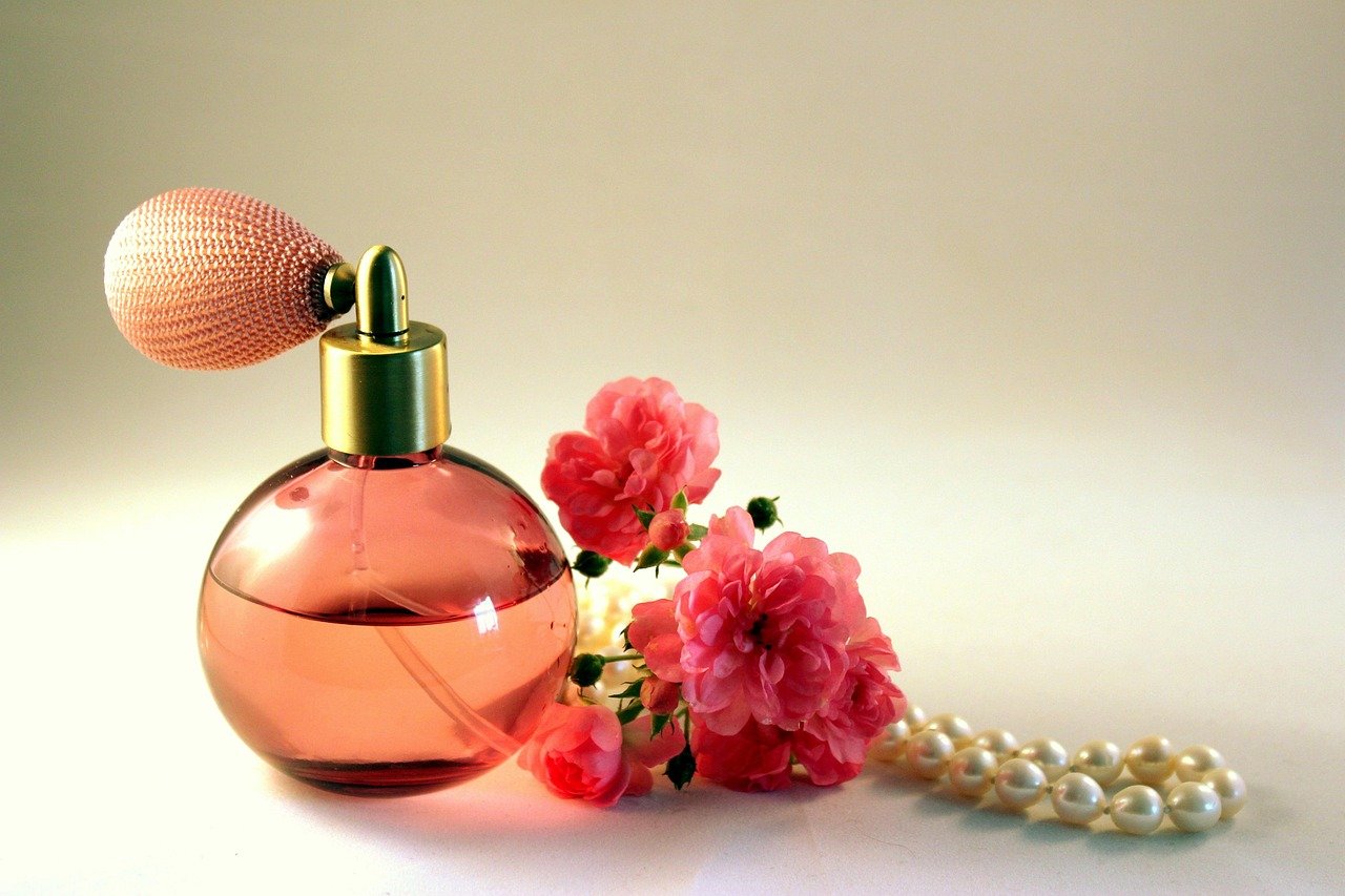 Imagem utilizada no artigo do Perfume & Poesia sobre fragrâncias, experiências sensoriais e recomendações de perfumes.