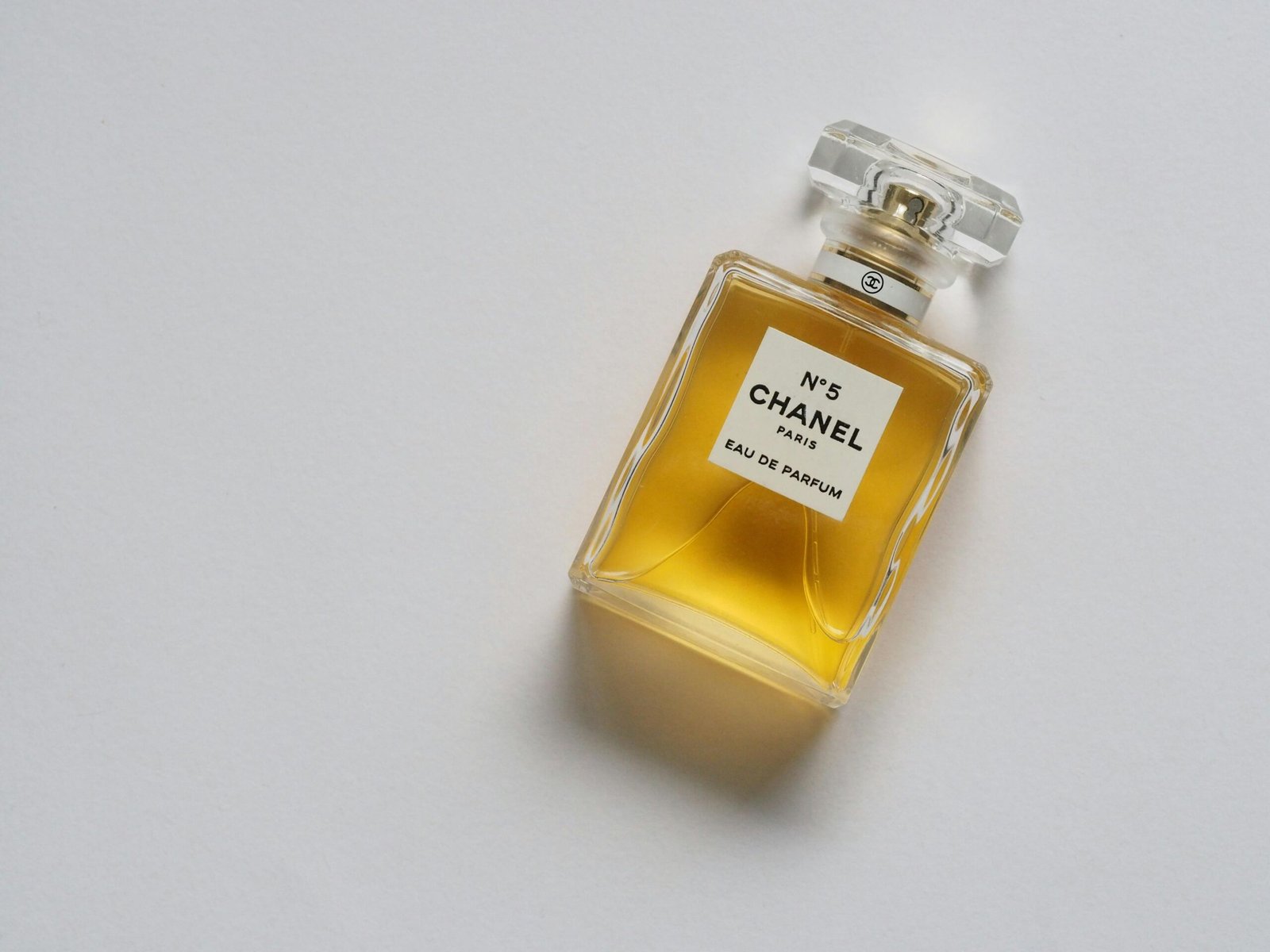 perfume chanel n5 em destaque no site perfume e poesia